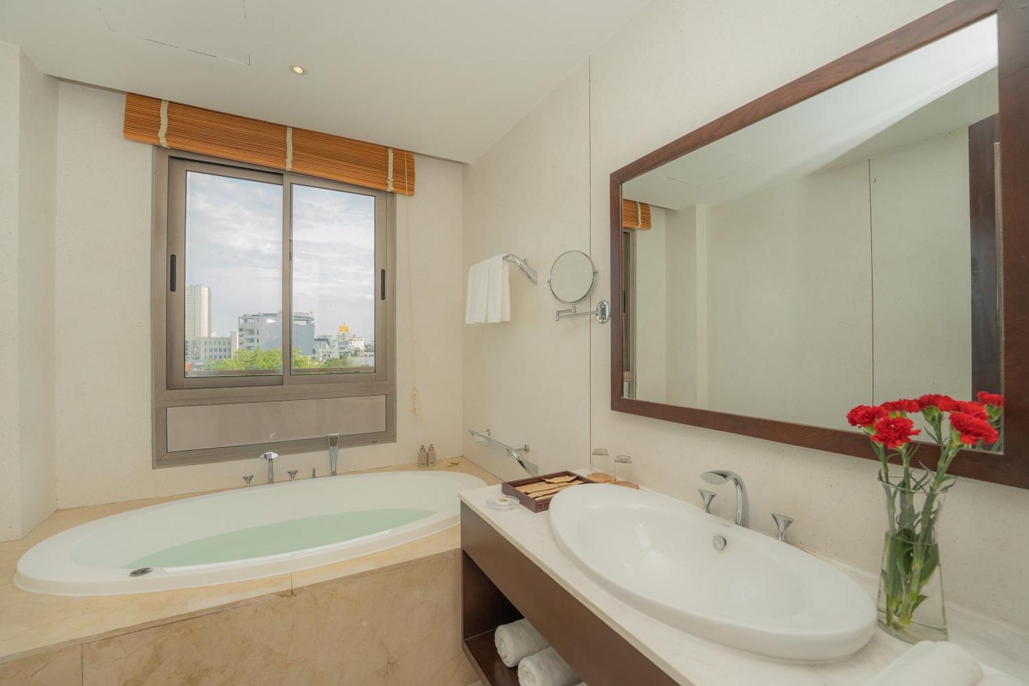 Dana Pearl Danang Hotel Exterior photo